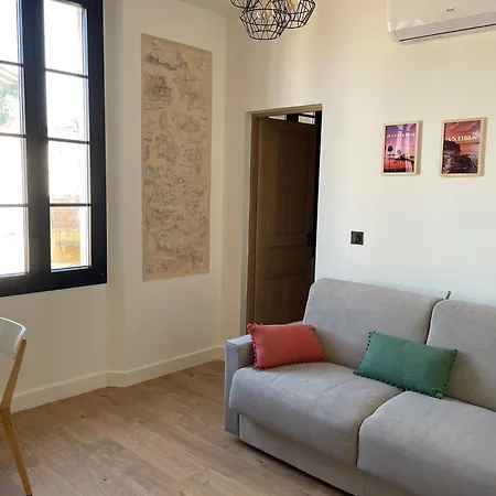 Le Vauban, Vieil Antibes, Dynamique, Renove Et Convivial , Clim, Balcon *