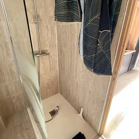 Le Vauban, Central, Dynamique, Renove Et Convivial , Clim, Balcon Antibes