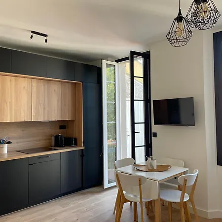 Le Vauban, Central, Dynamique, Renove Et Convivial , Clim, Balcon * Антиб