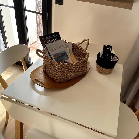 Marlene Coeur Vieil Antibes, Quartier Sympa, Renove Et Convivial , Clim, Balcon * Antibes