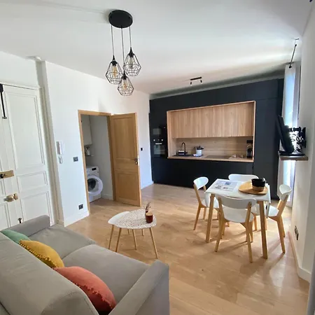 Le Vauban, Vieil Antibes, Dynamique, Rénové Et Convivial , Clim, Balcon * Antibes