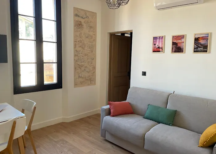 Le Vauban, Central, Dynamique, Renove Et Convivial , Clim, Balcon *