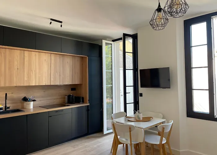 Le Vauban, Central, Dynamique, Renove Et Convivial , Clim, Balcon * Αντίμπ